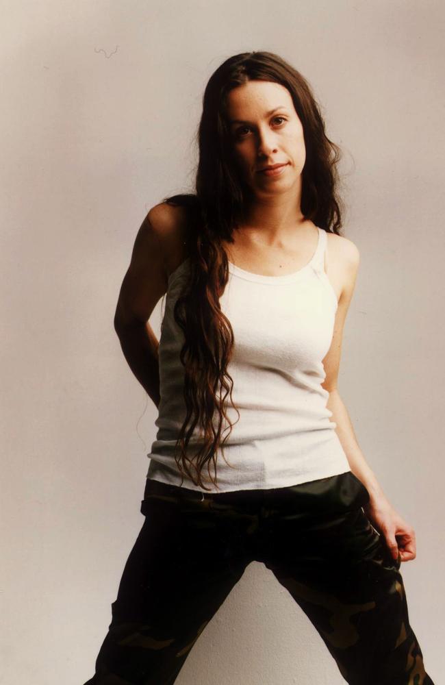alanis morissette outfits 90s
