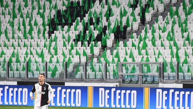 TOPSHOT – Juventus' Portuguese forward Cristiano Ronaldo runs on the pitch in an empty stadium due to the novel coronavirus outbreak during the Italian Serie A football match Juventus vs Inter Milan, at the Juventus stadium in Turin on March 8, 2020. (Photo by Vincenzo PINTO / AFP)