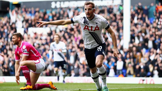 LONDON, ENGLAND - MARCH 20: Harry Kane of Tottenham Hotspur celebrates as he scores their first goal during the Barclays Premier League match between Tottenham Hotspur and A.F.C. Bournemouth at White Hart Lane on March 20, 2016 in London, United Kingdom. (Photo by Paul Gilham/Getty Images)