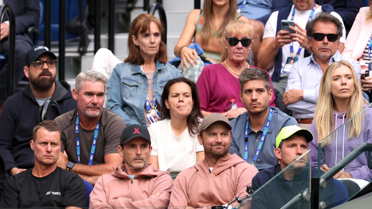 Katie Boulter (far right) watches on from Demon’s box. (Photo by Julian Finney/Getty Images)