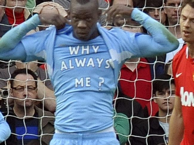 epa02978953 A picture made available on 24 October 2011 shows Manchester City's Mario Balotelli (C) lifting his jersey to reveal the slogan 'Why Always Me?' after scoring a goal during the English Premier League soccer match between Manchester United and Manchester City at Old Trafford in Manchester, Britain, 23 October 2011. Balotelli scored twice as City beat ManU 6-1 to stretch their lead at the top of the Premier League table. The Italian had to call the fire brigade the day before after an accident while playing with fireworks at his home on early 22 October.  EPA/ROGER PARKER DataCo terms and conditions apply http//www.epa.eu/downloads/DataCo-TCs.pdf