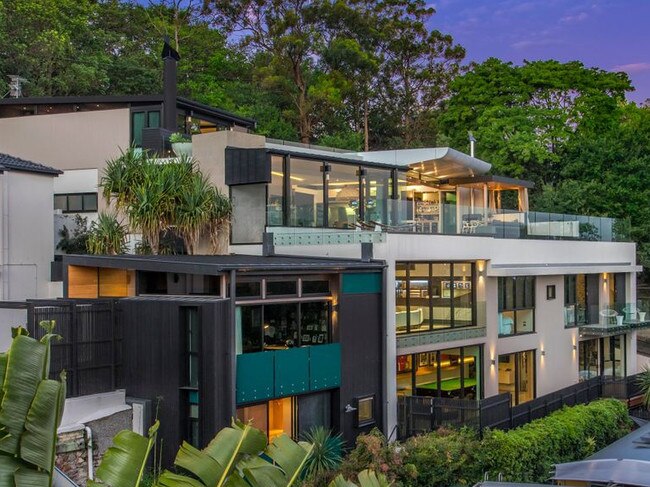 Bluechip Brisbane house changes hands for 2022 record price