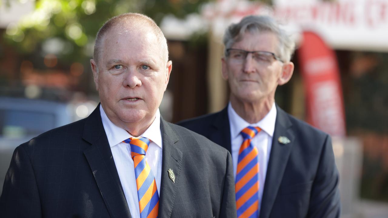 Steve Bullow and Shane Edwards of the Brisbane Firehawks.