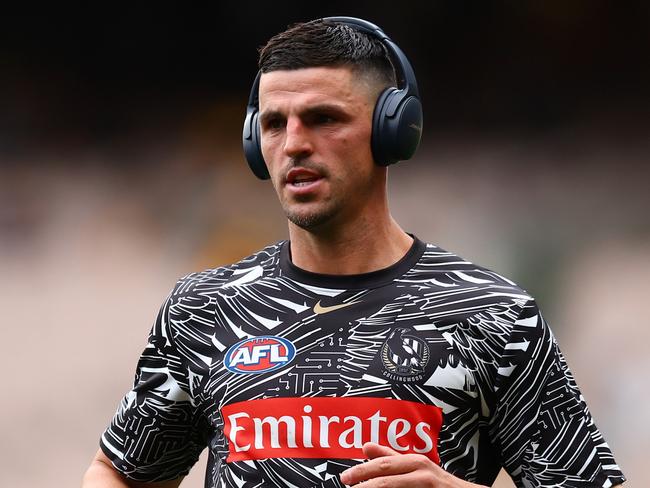 MELBOURNE, AUSTRALIA - JULY 20: Scott Pendlebury of the Magpies warms up prior to the round 19 AFL match between Hawthorn Hawks and Collingwood Magpies at Melbourne Cricket Ground on July 20, 2024 in Melbourne, Australia. (Photo by Graham Denholm/AFL Photos/via Getty Images)