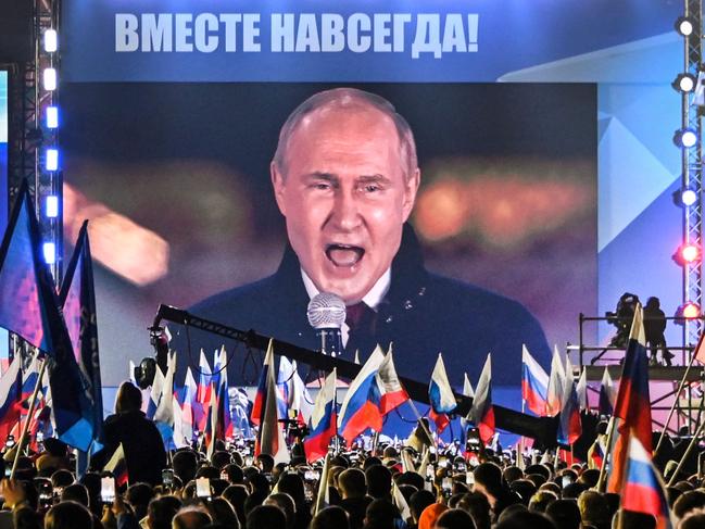 -- AFP PICTURES OF THE YEAR 2022 --  Russian President Vladimir Putin is seen on a screen set at Red Square as he addresses a rally and a concert marking the annexation of four regions of Ukraine Russian troops occupy - Lugansk, Donetsk, Kherson and Zaporizhzhia, in central Moscow on September 30, 2022. (Photo by Alexander NEMENOV / AFP) / AFP PICTURES OF THE YEAR 2022