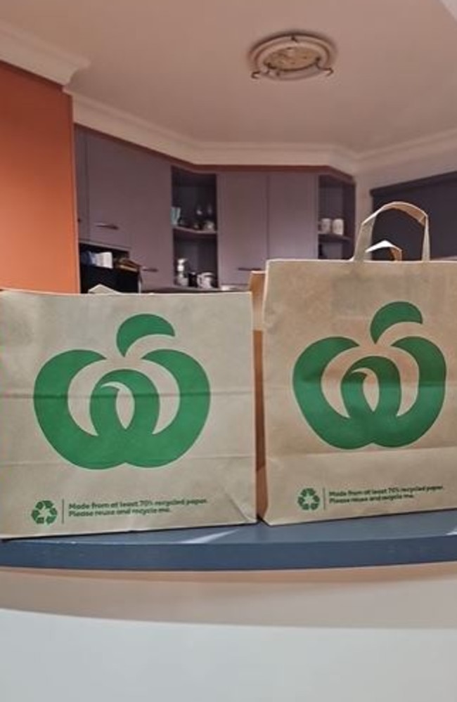 Woolworths has confirmed it has changed the size of its reusable paper shopping bags, six months after rolling them out to all stores across Australia. Picture: TikTok