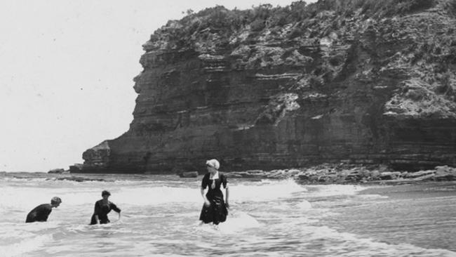 Members of the Allen family at Bilgola Beach in 1913. Photo State Library of NSW