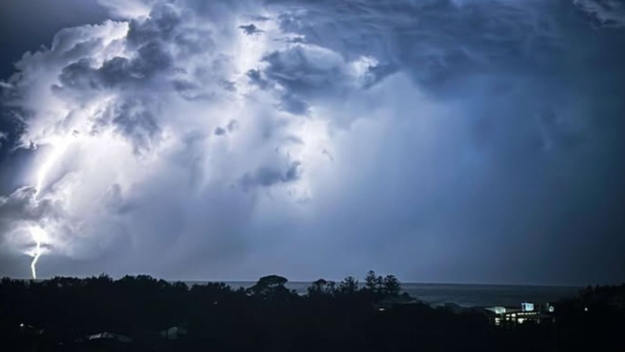 Homes in the dark after 260,000 lightning strikes in Central Queensland