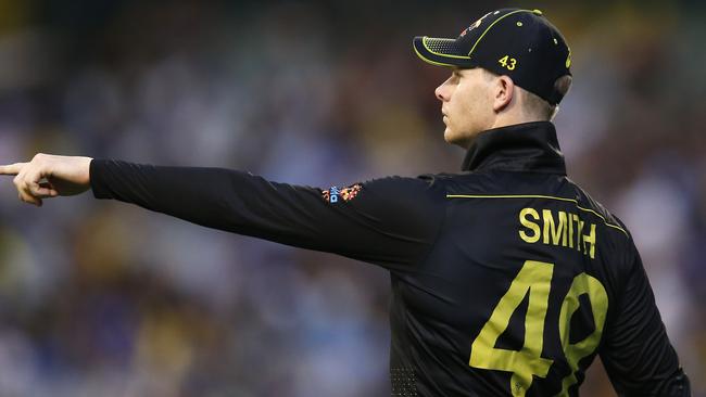 MELBOURNE, AUSTRALIA - NOVEMBER 01: Steve Smith of Australia gives instructions in the filed during game three of the Men's International Twenty20 match between Australia and Sri Lanka at Melbourne Cricket Ground on November 01, 2019 in Melbourne, Australia. (Photo by Darrian Traynor/Getty Images)