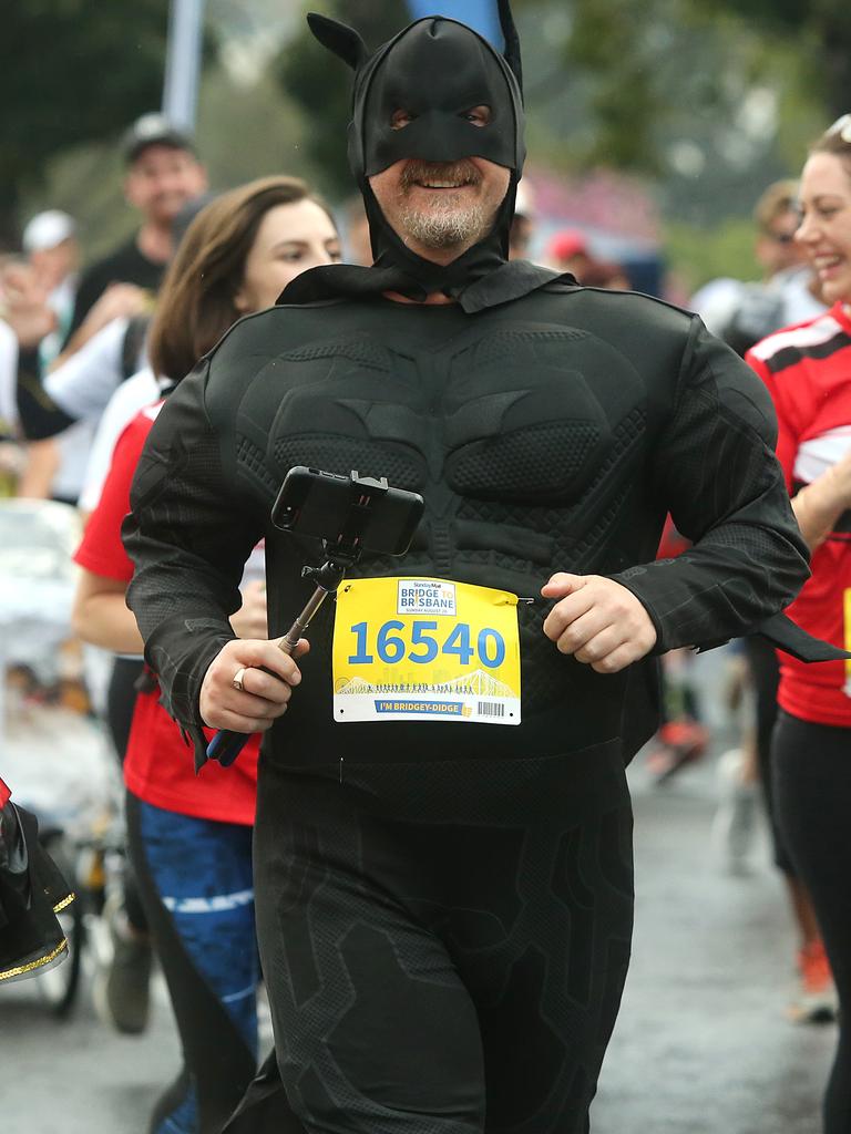 <p>Andrew Wright in the 10km run at the Sunday Mail Bridge to Brisbane fun Run, Sunday August 26, 2018. (AAP Image/Jono Searle)</p>