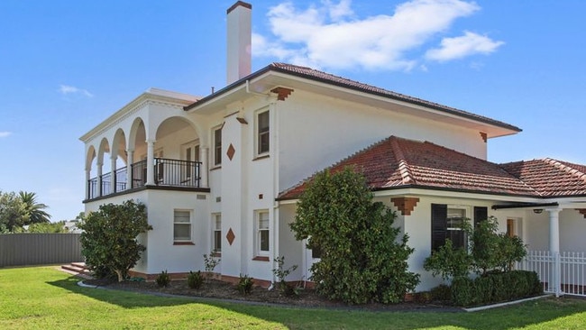 The historic White House on the corner of Fullarton and Cross roads, Highgate.