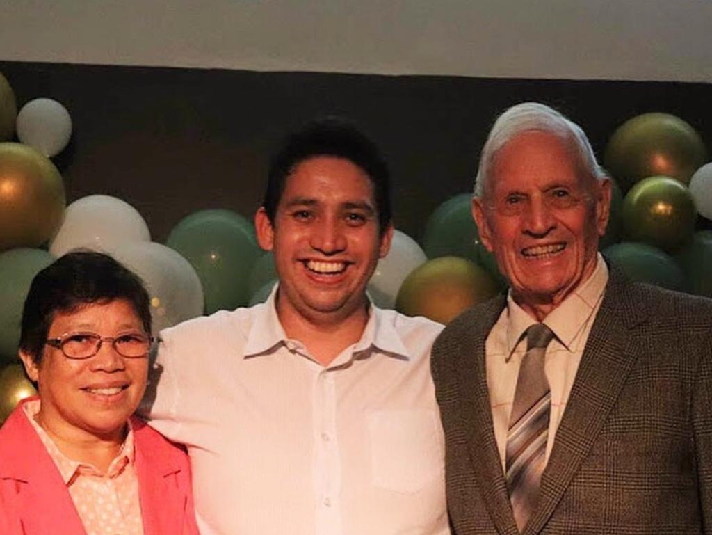 Sunshine Coast woman Felinda Dunlop, who recently died in her sleep, is pictured with her son Mark and husband Frank.