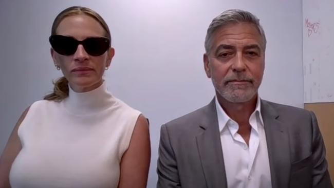 Surprise! Julia Roberts crashes George Clooney's interview.