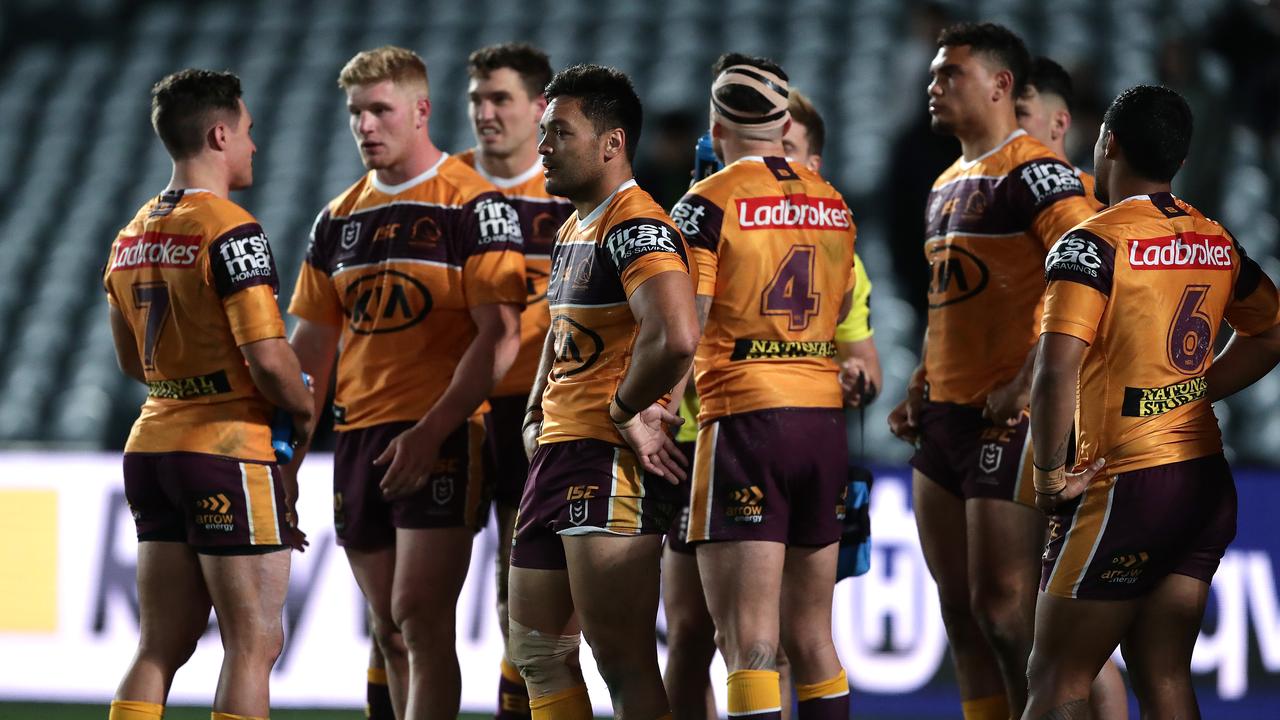 GOSFORD, AUSTRALIA – JULY 04: The Broncos look dejected during the round eight NRL match between the New Zealand Warriors and the Brisbane Broncos at Central Coast Stadium on July 04, 2020 in Gosford, Australia. (Photo by Mark Metcalfe/Getty Images)