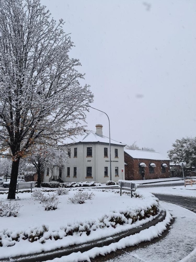 Thick snow fell in Orange, NSW. Picture: unionbankorange