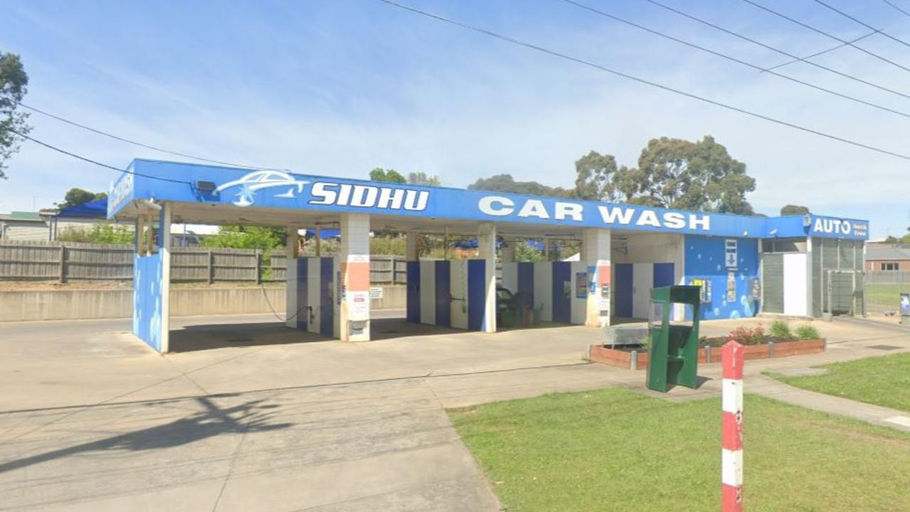 Roof tiler rams cops at car wash, runs away pepper-sprayed