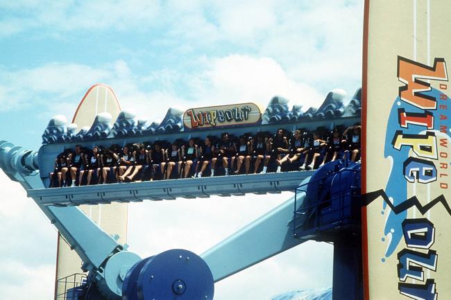 30 jul 1998 Dreamworld at Coomera - theme parks wipeout ride / rides qld