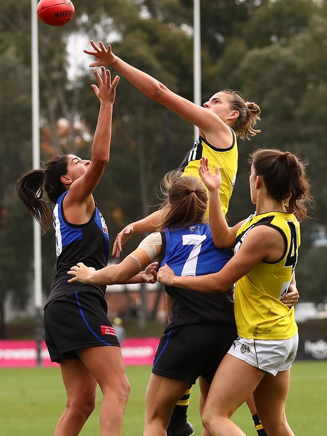 Edmonds in action for the Tigers in the VFLW this year. Picture: Getty Images