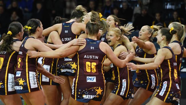 Matrics Netball Club celebrates winning the 2022 Netball SA Premier League grand final over Contax on Friday, August 12 2022. Picture: Hannah Howard/On The Ball Media