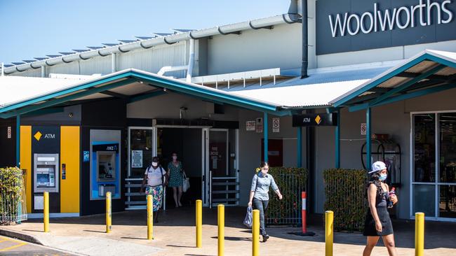 Shoppers outside a Woolworths supermarket. ‘By virtue of Endeavour’s sheer size and pure-play focus on booze and pokies, the bifurcation creates an awkward dilemma for ‘saintly’ Woolworths holders.’ Picture: Getty Images