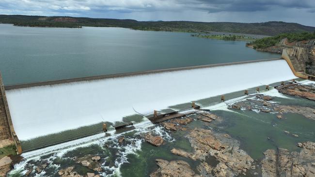 Water flowing over the Burdekin Falls Dam.