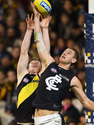 Liam Jones spoils Jack Riewoldt.