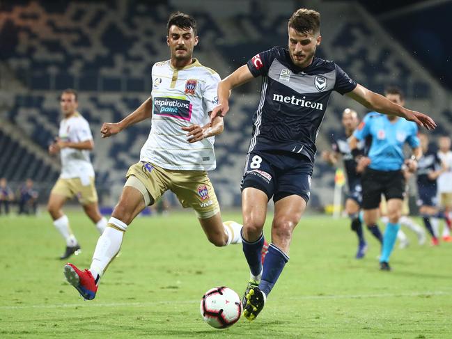 GEELONG, AUSTRALIA - MARCH 02: Terry Antonis of the Victory and Johnny Koutroumbis of the Jets compete for the ball during the round 21 A-League match between the Melbourne Victory and the Newcastle Jets at GMHBA Stadium on March 02, 2019 in Geelong, Australia. (Photo by Scott Barbour/Getty Images)