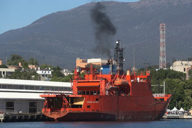 Final voyage out of Hobart for the Aurora Australis. Picture: NIKKI DAVIS-JONES