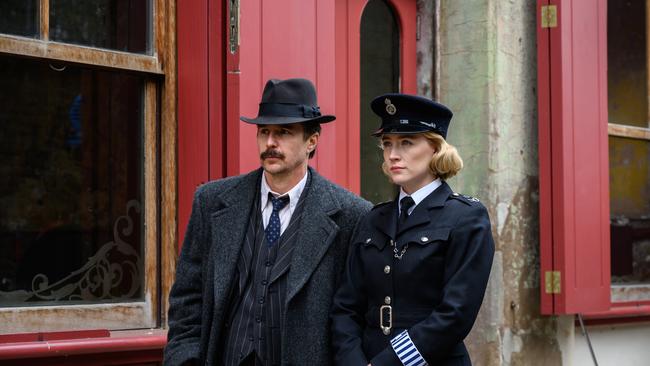 Sam Rockwell and Saoirse Ronan in the film See How They Run
