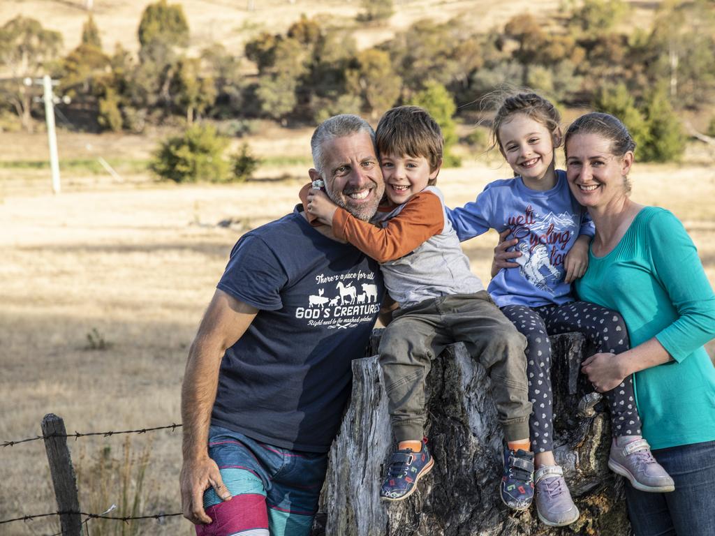 Family affected by fire, Jason, Jack (5) Cate (7), Kristal Gurr of Elderslie. Photograph Eddie Safarik