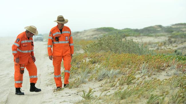 SES search the Salt Creek area. Picture: Mark Brake