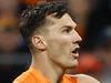 Crows swoop on Cumming as rival launches bid for Perryman