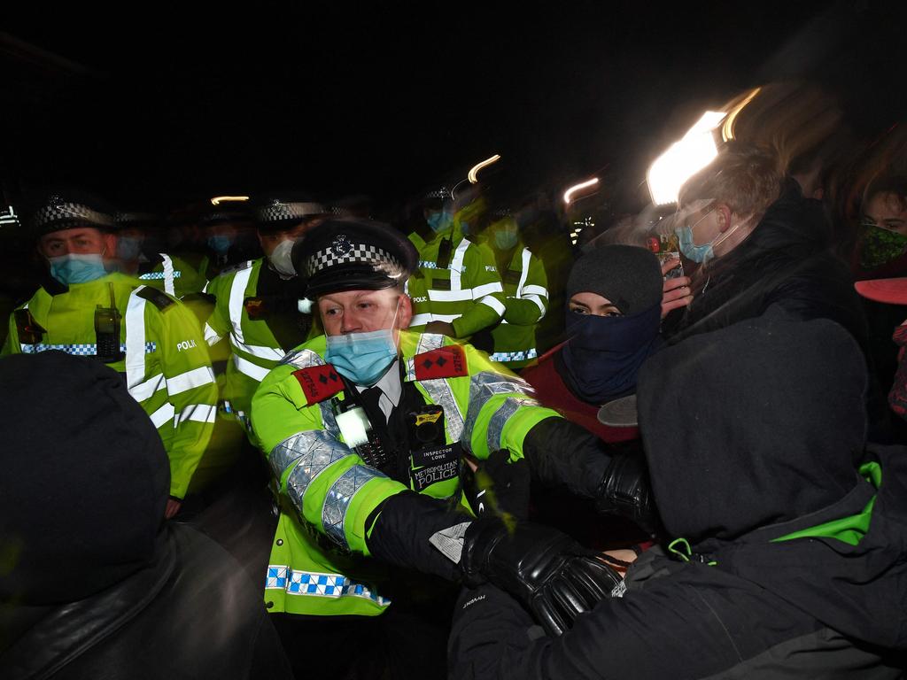 Police scuffle with people gathering at the bandstand on Clapham Common. Picture: AFP)