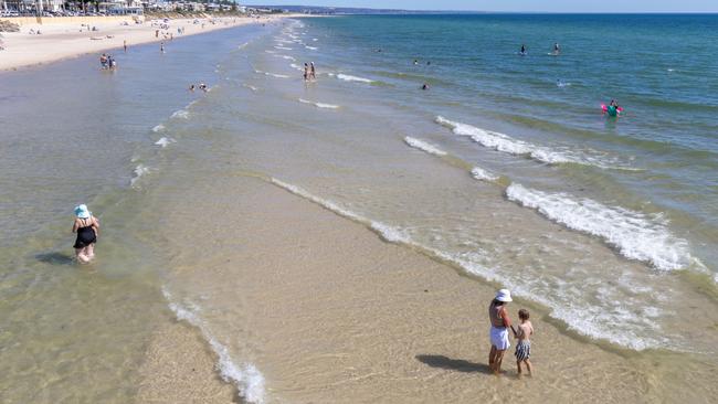 The BOM has issued a heatwave warning for South Australians. Picture: NCA NewsWire / Ben Clark