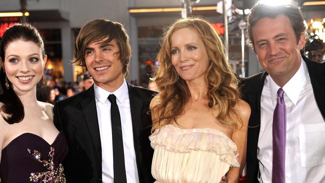 Matthew Perry and Zac Efron at the premiere of 17 Again in 2009, alongside co-stars Michelle Trachtenberg and Leslie Mann. Picture: Kevin Winter/Getty Images