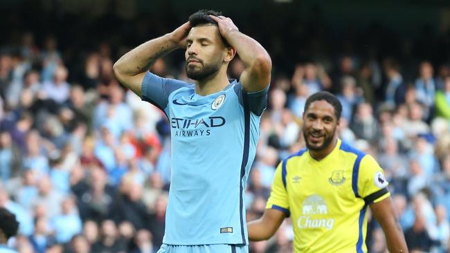 Manchester City's Argentinian striker Sergio Aguero reacts after missing a penalty during the English Premier League football match between Manchester City and Everton at the Etihad Stadium in Manchester, north west England, on October 15, 2016. / AFP PHOTO / SCOTT HEPPELL / RESTRICTED TO EDITORIAL USE. No use with unauthorized audio, video, data, fixture lists, club/league logos or 'live' services. Online in-match use limited to 75 images, no video emulation. No use in betting, games or single club/league/player publications. /