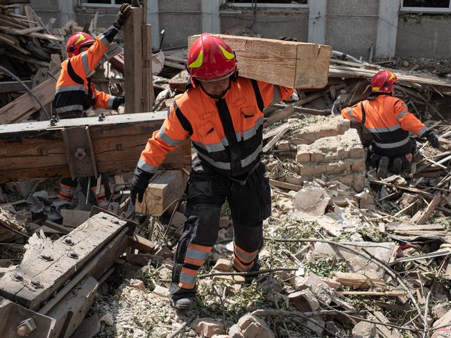 Rescuers clearing away the debris of a heavily-damaged building in Vinnytsia, Ukraine. Picture: Getty Images