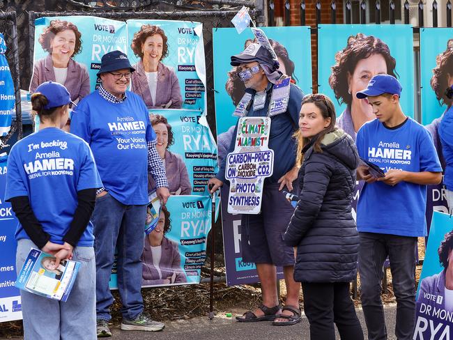 MELBOURNE, AUSTRALIA.NewsWire Photos. MAY 03, 2025. Federal Election.Liberal Party volunteers in the Federal seat of Kooyong.Picture: NewsWire/Ian Currie
