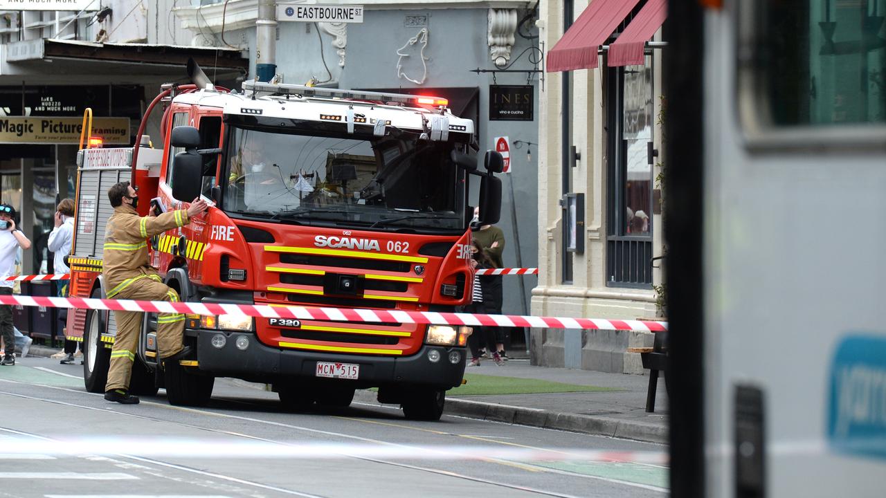 South Melbourne fire: Man jumps to safety after Raglan Place apartment ...