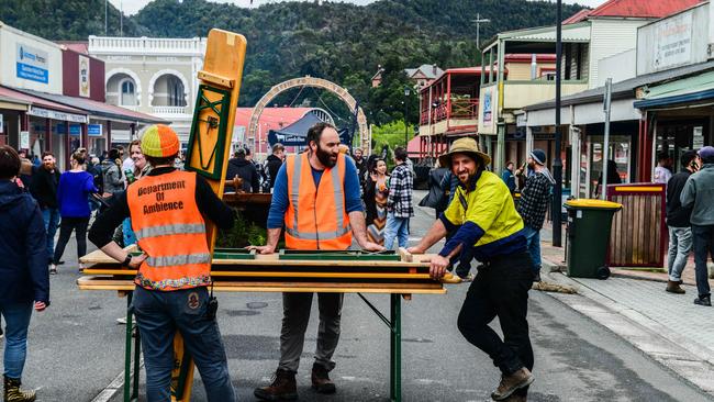 Festival staff pack up in Queenstown's main St as the Unconformity Festival was cancelled. Picture: Chris Crerar