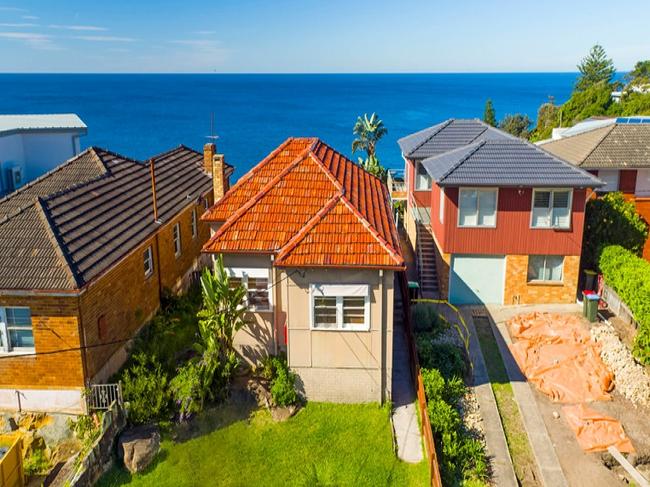 52 Monash Parade is the only property going to auction in Dee Why today. NSW real estate.