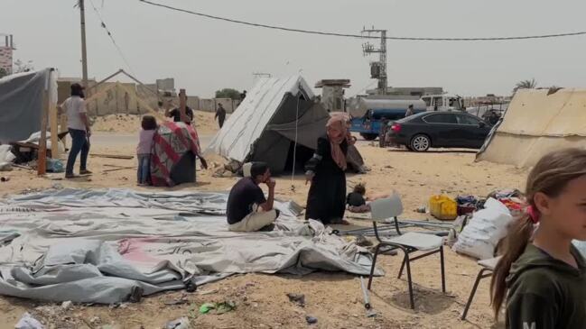 Displaced Palestinians set up camp in Deir al-Balah