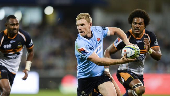 Bryce Hegarty of the Waratahs passes the ball during the Round 7 Super Rugby match between the Brumbies and the NSW Waratahs at GIO Stadium in Canberra, Saturday, March 31, 2018. (AAP Image/Rohan Thomson) NO ARCHIVING, EDITORIAL USE ONLY