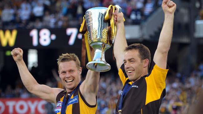 Alastair Clarkson and Sam Mitchell lift the 2008 premiership cup.