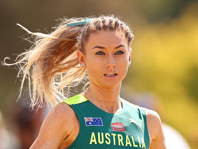 BATHURST, AUSTRALIA - FEBRUARY 18: Jessica Hull of Team Australia competes in the Mixed Relay race during the 2023 World Cross Country Championships at Mount Panorama on February 18, 2023 in Bathurst, Australia. (Photo by Cameron Spencer/Getty Images for World Athletics )