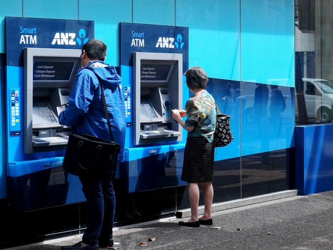 ANZ customers using an ATM in Sydney, Thursday, Oct. 5, 2017. (AAP Image/Brendan Esposito) NO ARCHIVING