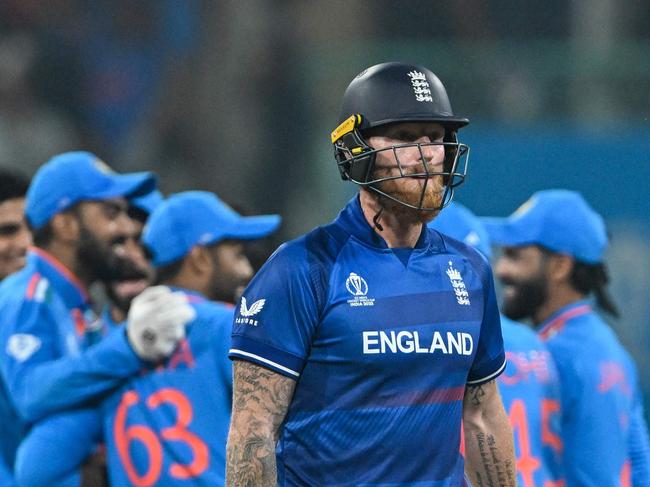 England's Ben Stokes (2R) walks back to the pavilion after his dismissal during the 2023 ICC Men's Cricket World Cup one-day international (ODI) match between India and England at the Ekana Cricket Stadium in Lucknow on October 29, 2023. (Photo by TAUSEEF MUSTAFA / AFP) / -- IMAGE RESTRICTED TO EDITORIAL USE - STRICTLY NO COMMERCIAL USE --