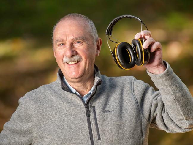 Bob Lawrence volunteer at Bendigo Lifeline . Picture:Rob Leeson.