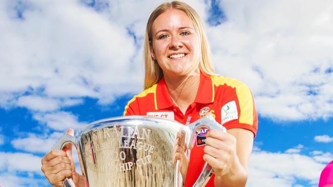 Start of the AFL Premiership Cup tour of QLD. AFLW Gold Coast draftee Annise Bradfield, 17 with nippers Leroy Kaesler and Jordan Kaesler from Kurrawa Surf Club.Picture: NIGEL HALLETT