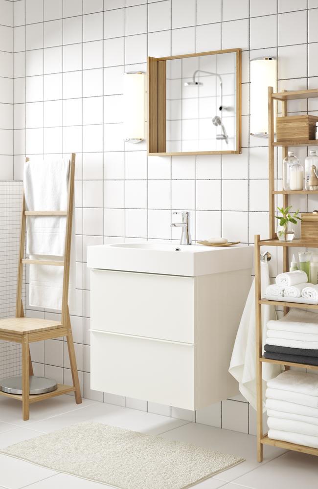 Extra storage ideas for the bathroom by Ikea.